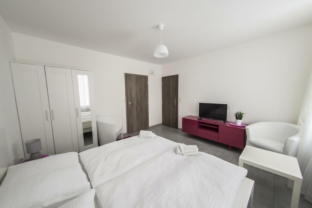 Rezidence Cerny Medved Hotel ซนอยโม ภายนอก รูปภาพ